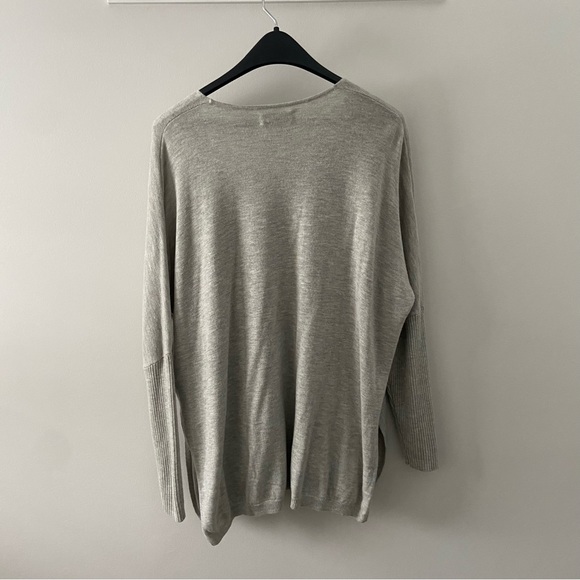 Aritzia Babaton Baylor Grey V-neck Sweater size S/M - Picture 4 of 11